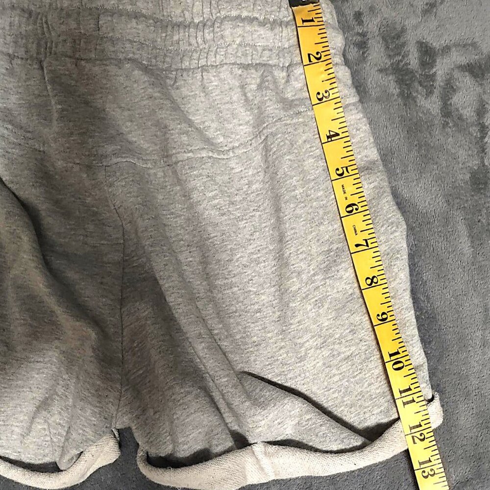 Shorts - Picture 2 of 10